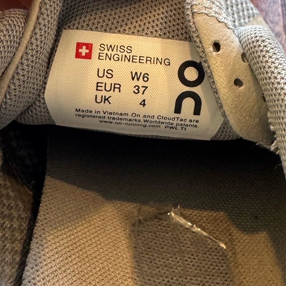 On Running Women's Light Grey Mesh On Cloud 6 Athletic Sneakers - Picture 6 of 6